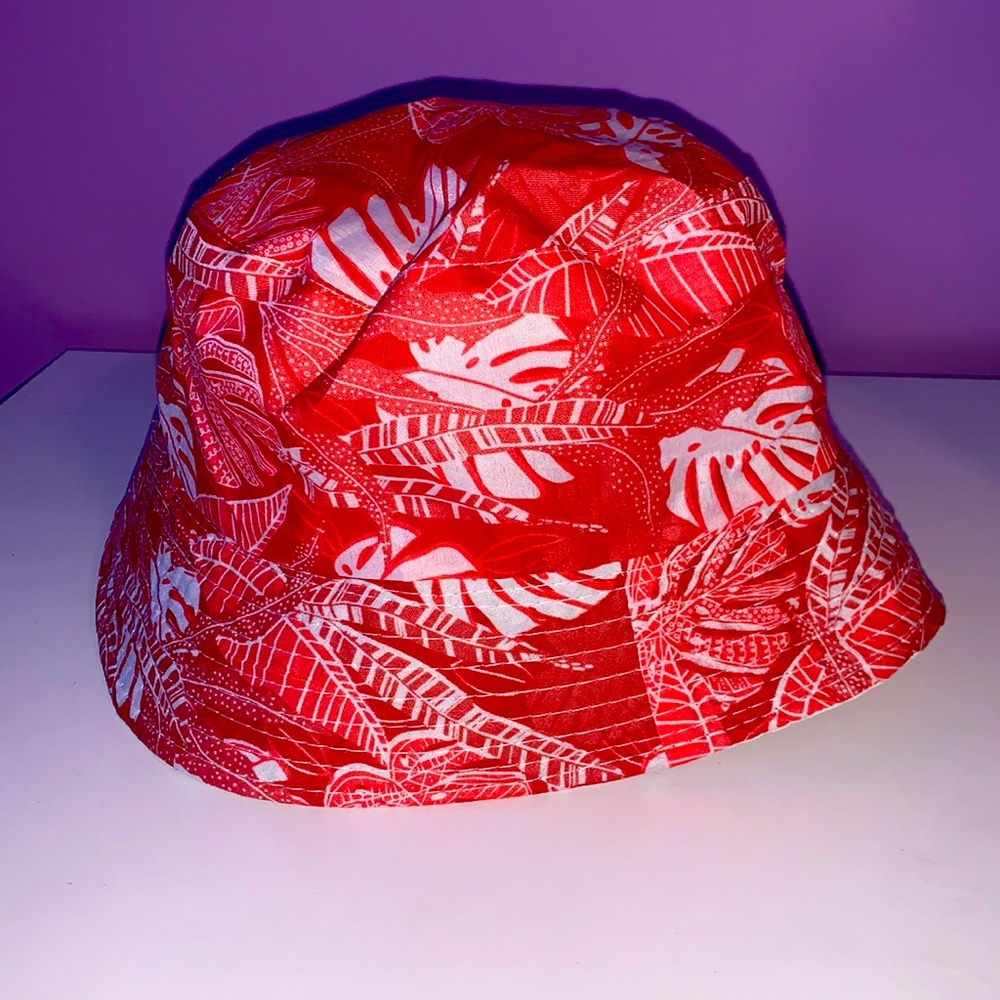 Red and white leave themed bucket hat